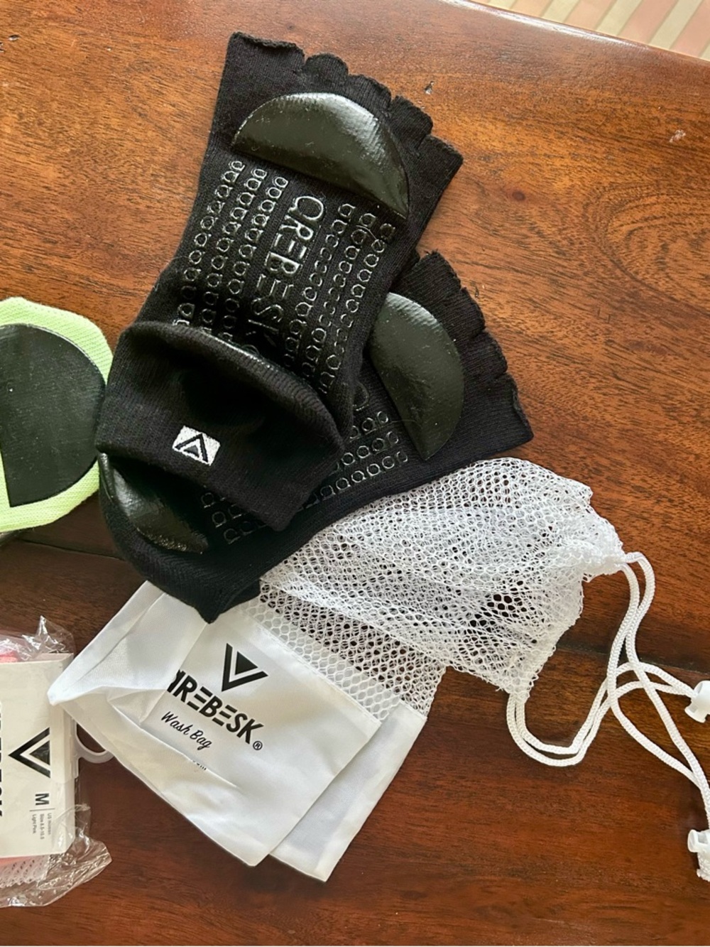 Arebesk. Set of 3 pilates socks . Size M . Never worn with tags - Picture 5 of 6